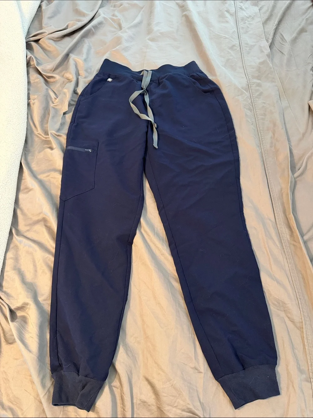 Women’s FIGS Zamora Jogger Scrub Pant in Navy